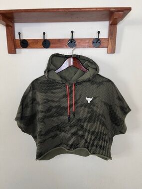 Project Rock Under Armour Cropped Hoodie Short Sleeve Sz Medium